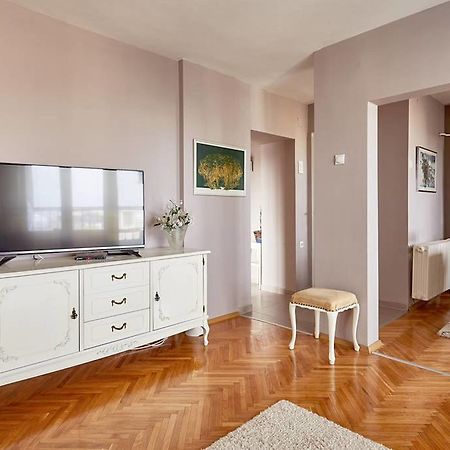 Spacious Modern Apartment In Peaceful Neighborhood Skopje Eksteriør bilde