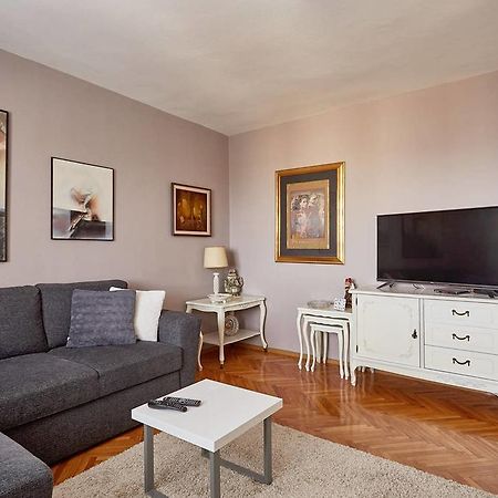 Spacious Modern Apartment In Peaceful Neighborhood Skopje Eksteriør bilde