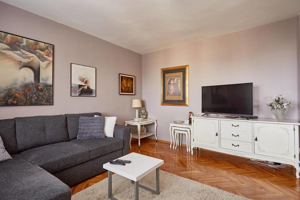 Spacious Modern Apartment In Peaceful Neighborhood Skopje Eksteriør bilde